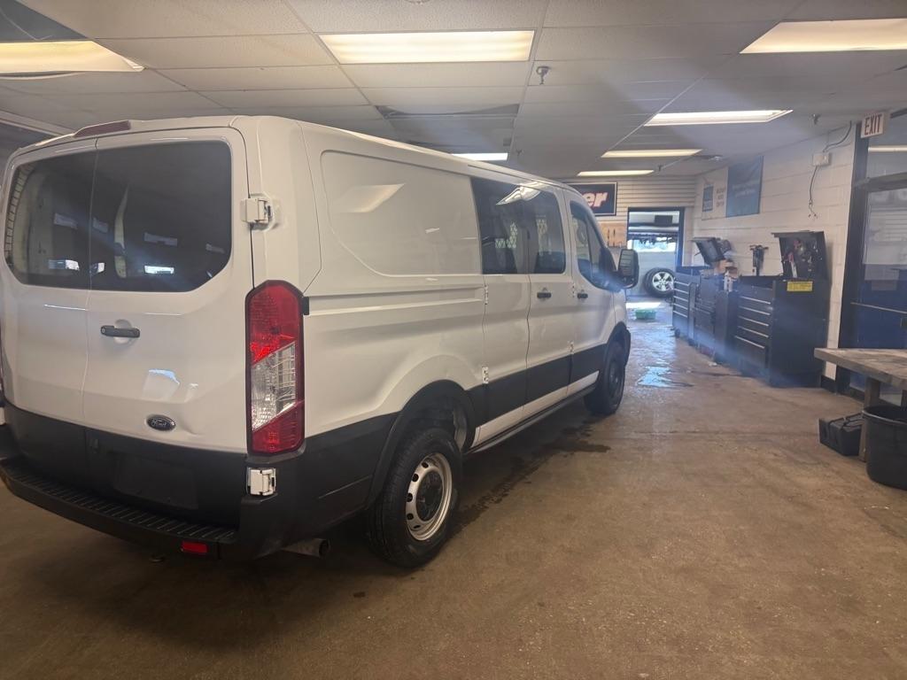 Ford Transit 250 Van Low Roof w/Sliding Pass. 130-in. WB 2021