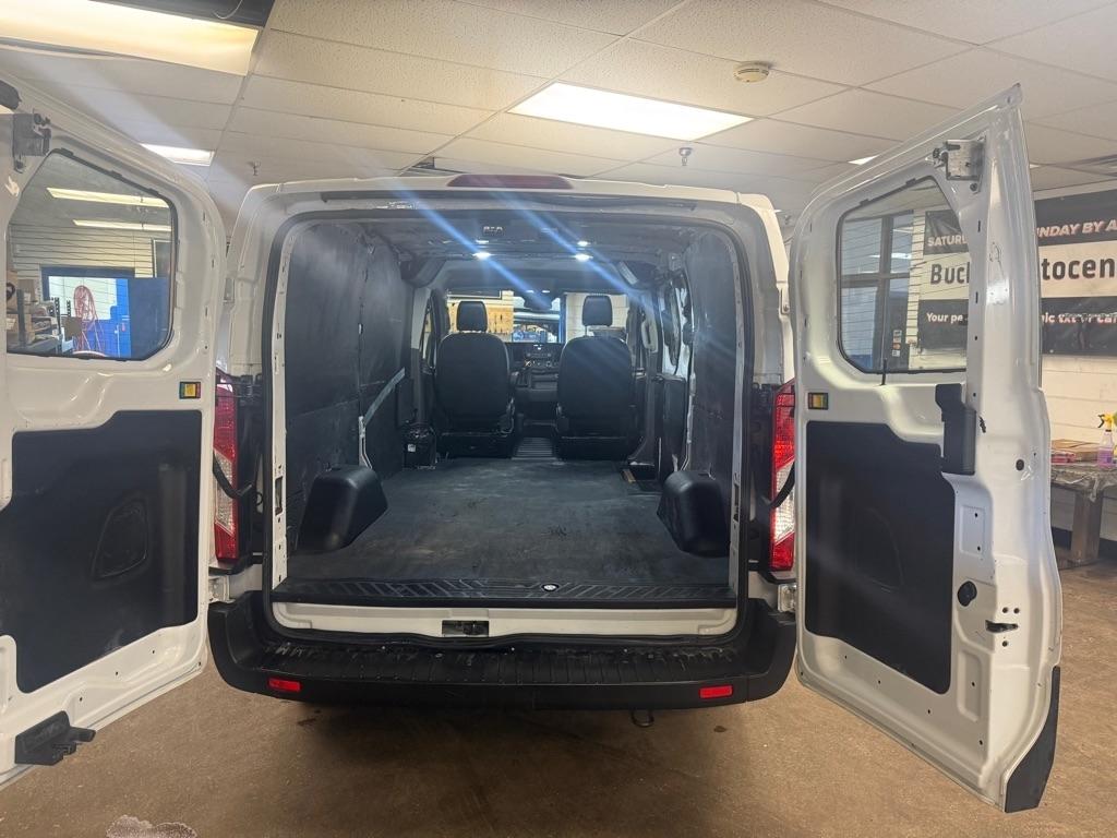 Ford Transit 250 Van Low Roof w/Sliding Pass. 130-in. WB 2021