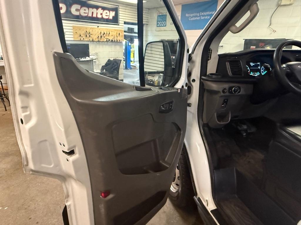 Ford Transit 250 Van Low Roof w/Sliding Pass. 130-in. WB 2021