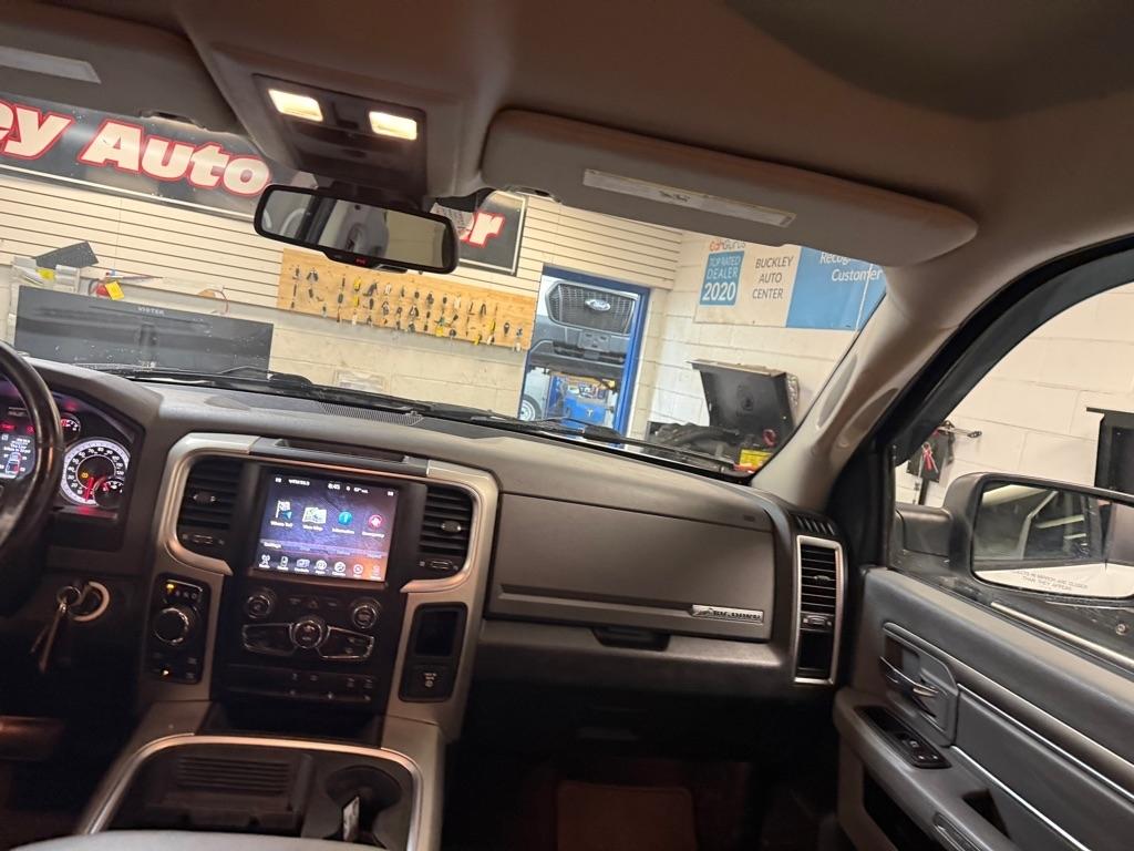 RAM 1500 SLT Crew Cab SWB 4WD 2016