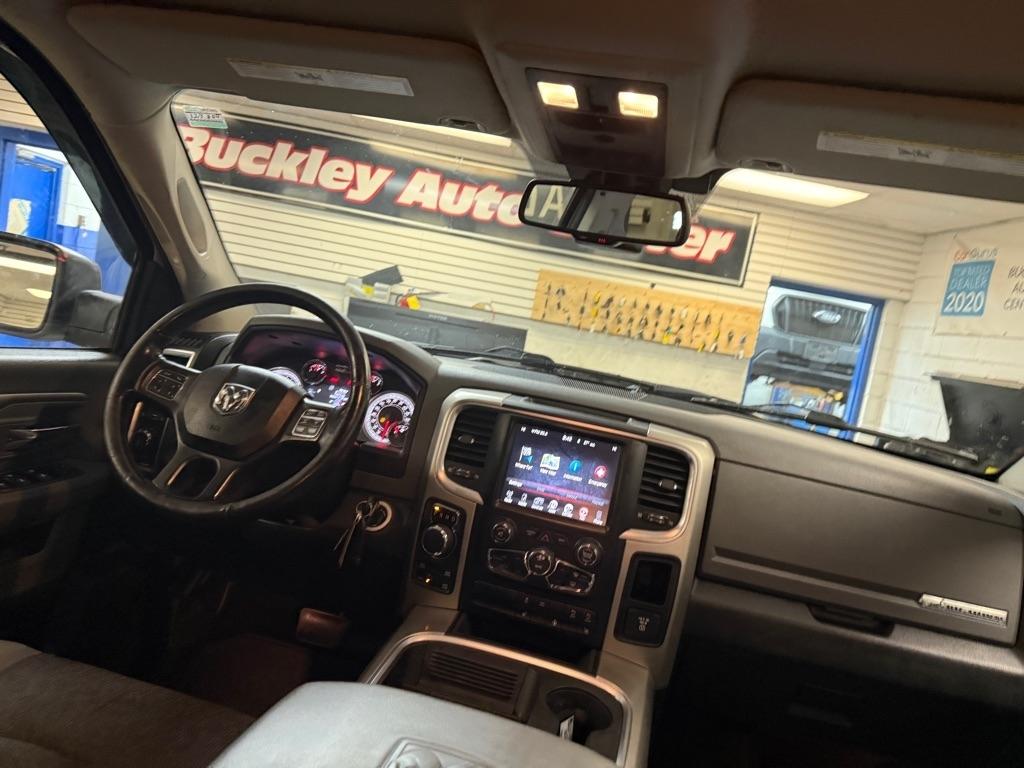 RAM 1500 SLT Crew Cab SWB 4WD 2016