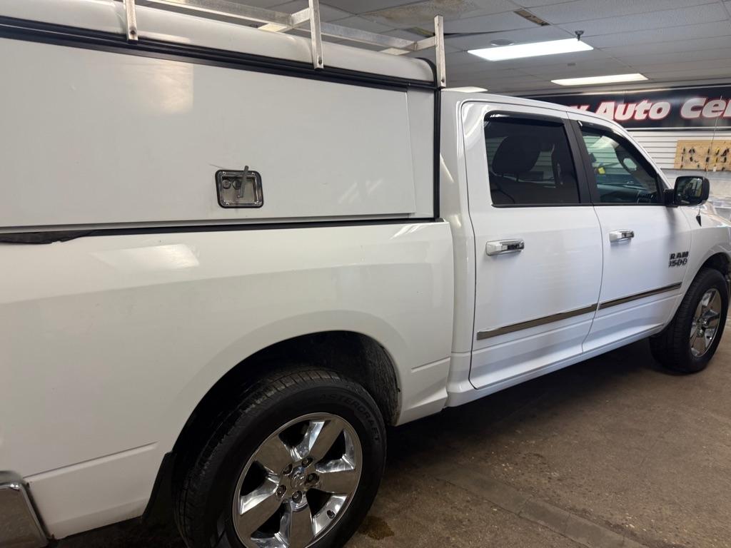 RAM 1500 SLT Crew Cab SWB 4WD 2016