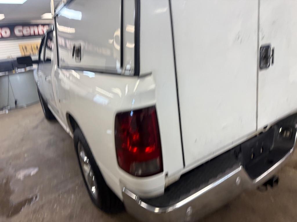 RAM 1500 SLT Crew Cab SWB 4WD 2016