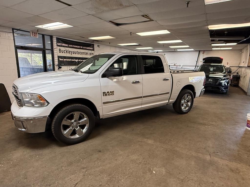 2016 RAM 1500 SLT Crew Cab SWB 4WD