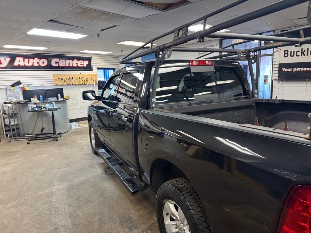 RAM 1500 SLT Crew Cab SWB 4WD 2017