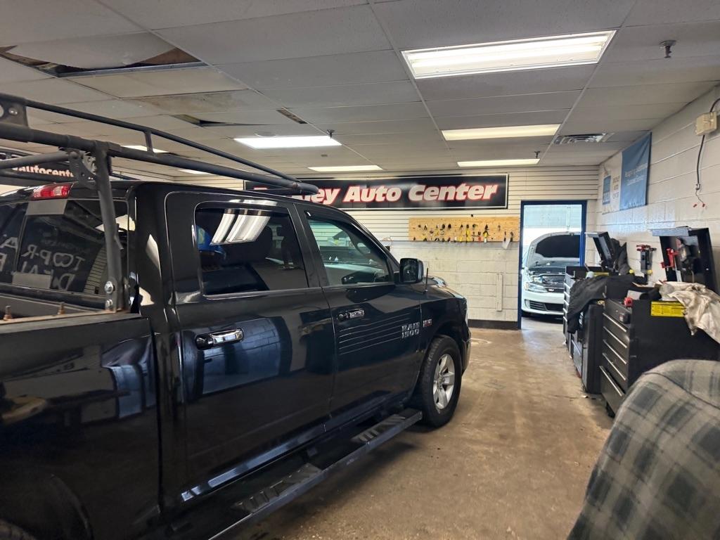 RAM 1500 SLT Crew Cab SWB 4WD 2017