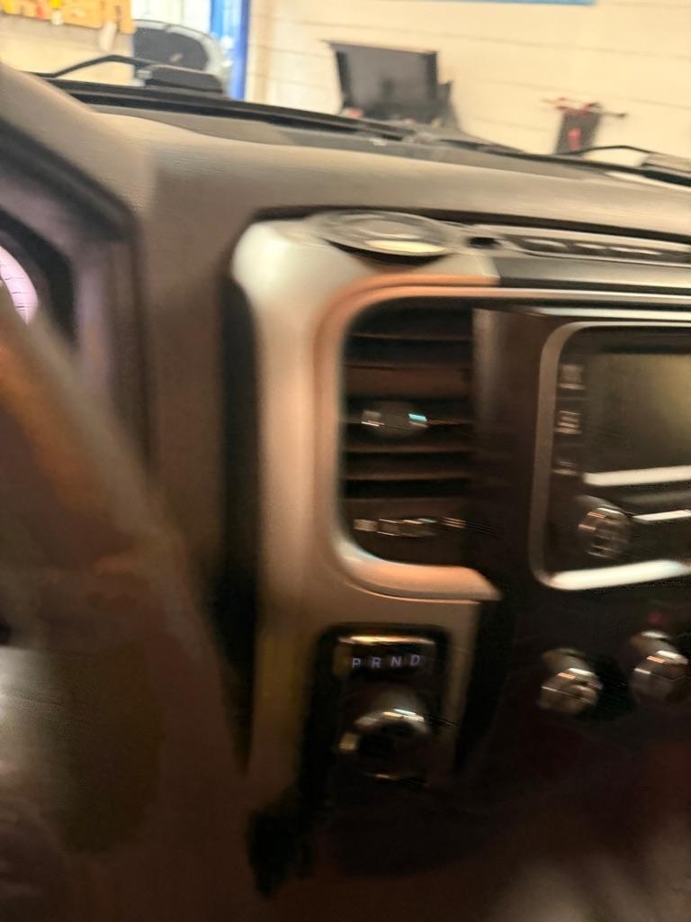 RAM 1500 SLT Crew Cab SWB 4WD 2017