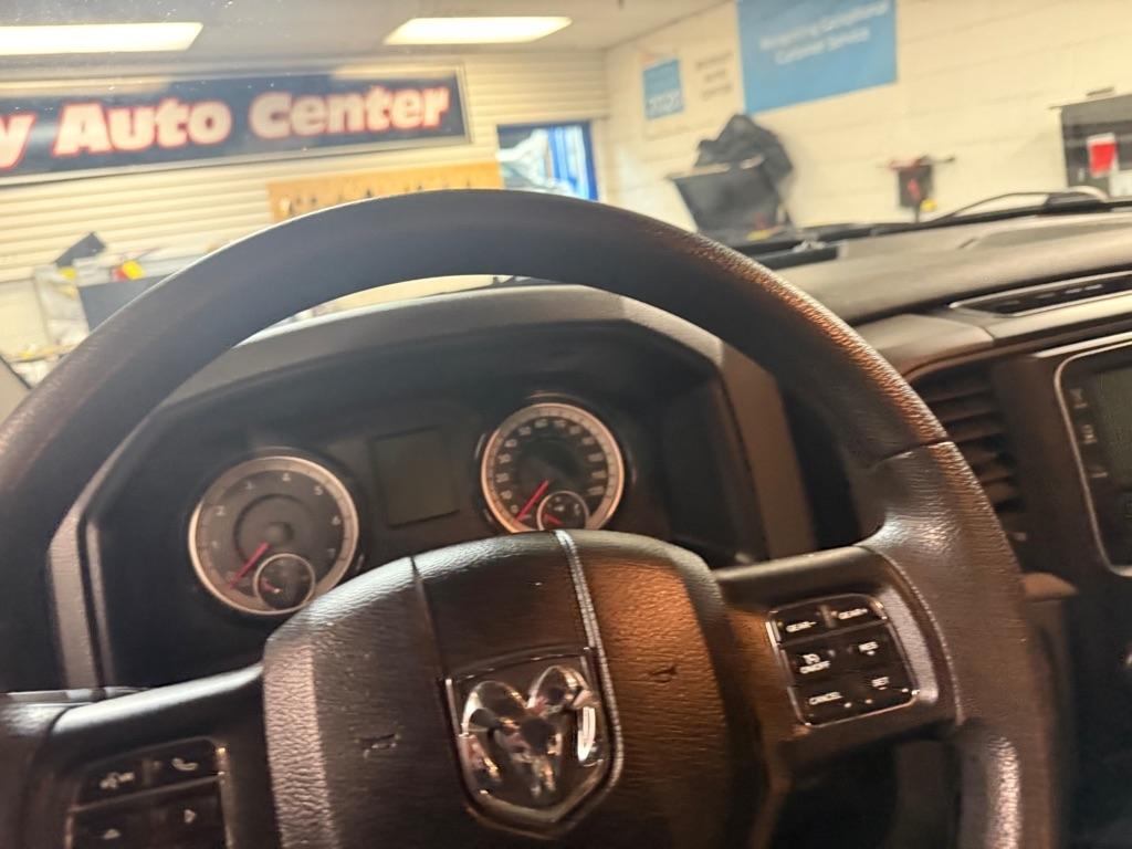 RAM 1500 Tradesman Quad Cab 4WD 2018