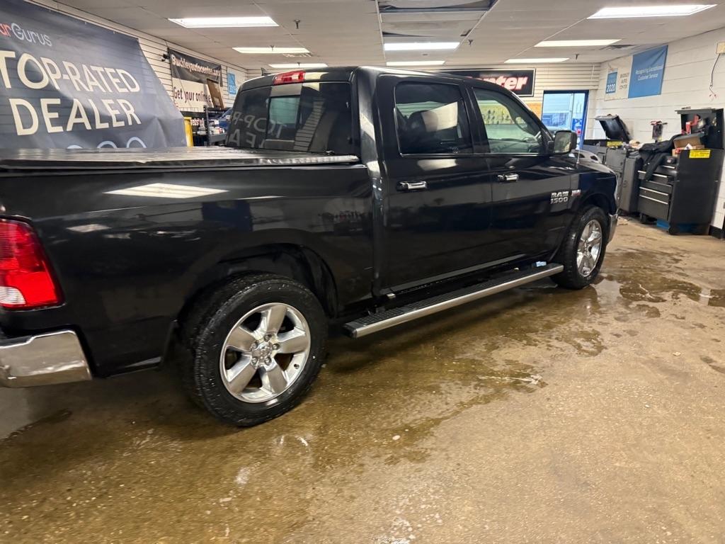 RAM 1500 SLT Crew Cab SWB 4WD 2017