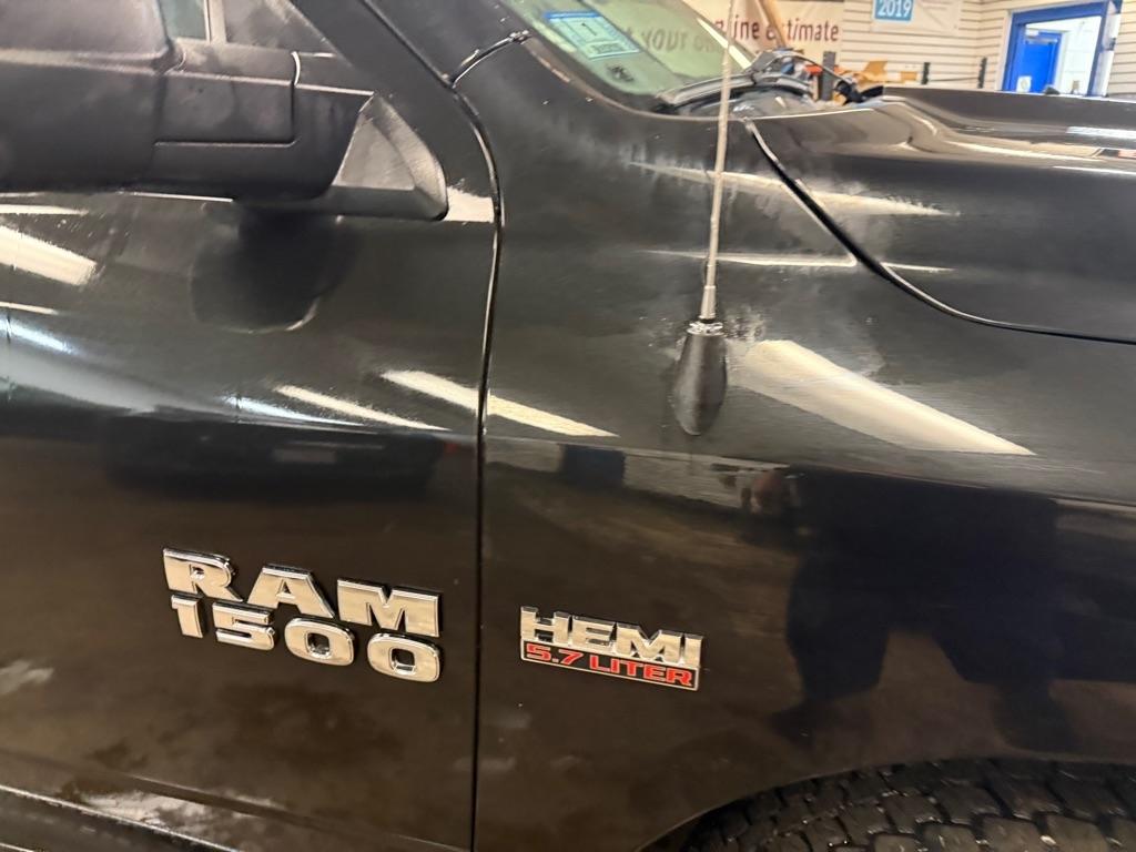 RAM 1500 SLT Crew Cab SWB 4WD 2017