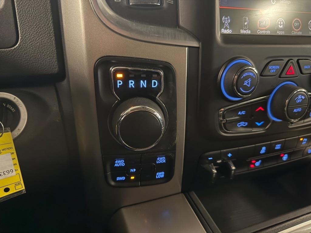 RAM 1500 SLT Crew Cab SWB 4WD 2017