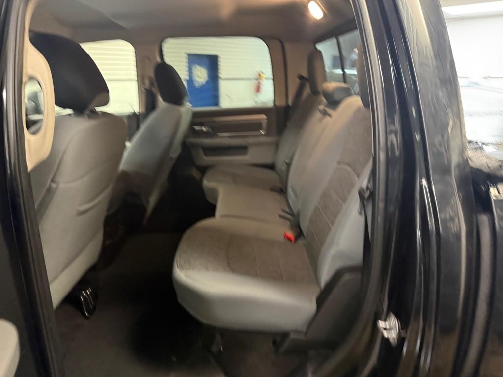 RAM 1500 SLT Crew Cab SWB 4WD 2017