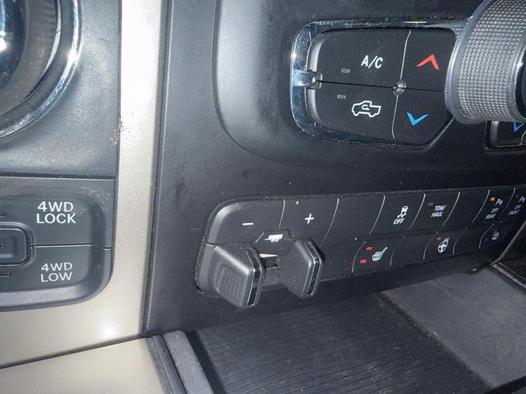 RAM 1500 SLT Crew Cab SWB 4WD 2017