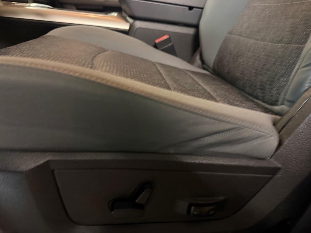 RAM 1500 SLT Crew Cab SWB 4WD 2017