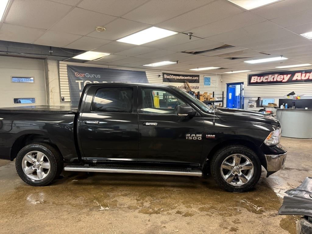 RAM 1500 SLT Crew Cab SWB 4WD 2017