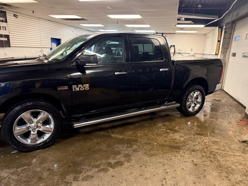 RAM 1500 SLT Crew Cab SWB 4WD 2017