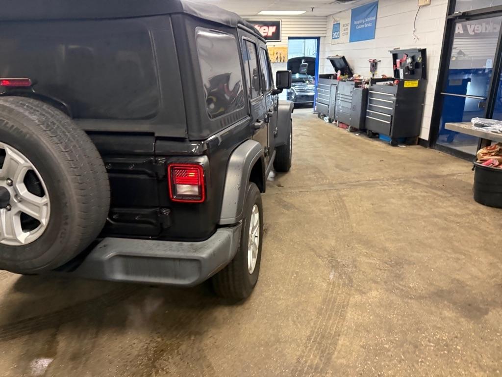 Jeep Wrangler Unlimited Sport 2018