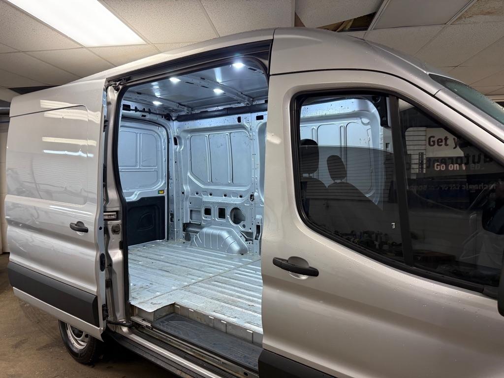 Ford Transit 150 Van Med. Roof w/Sliding Pass. 130-in. WB 2021