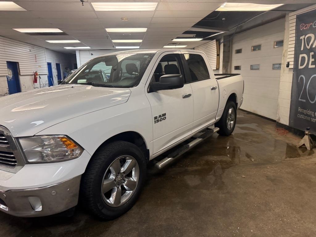 RAM 1500 SLT Crew Cab SWB 4WD 2016