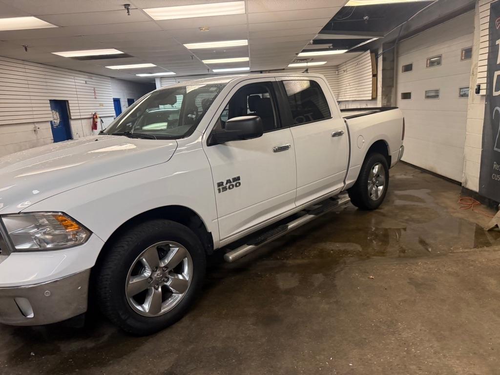 RAM 1500 SLT Crew Cab SWB 4WD 2016