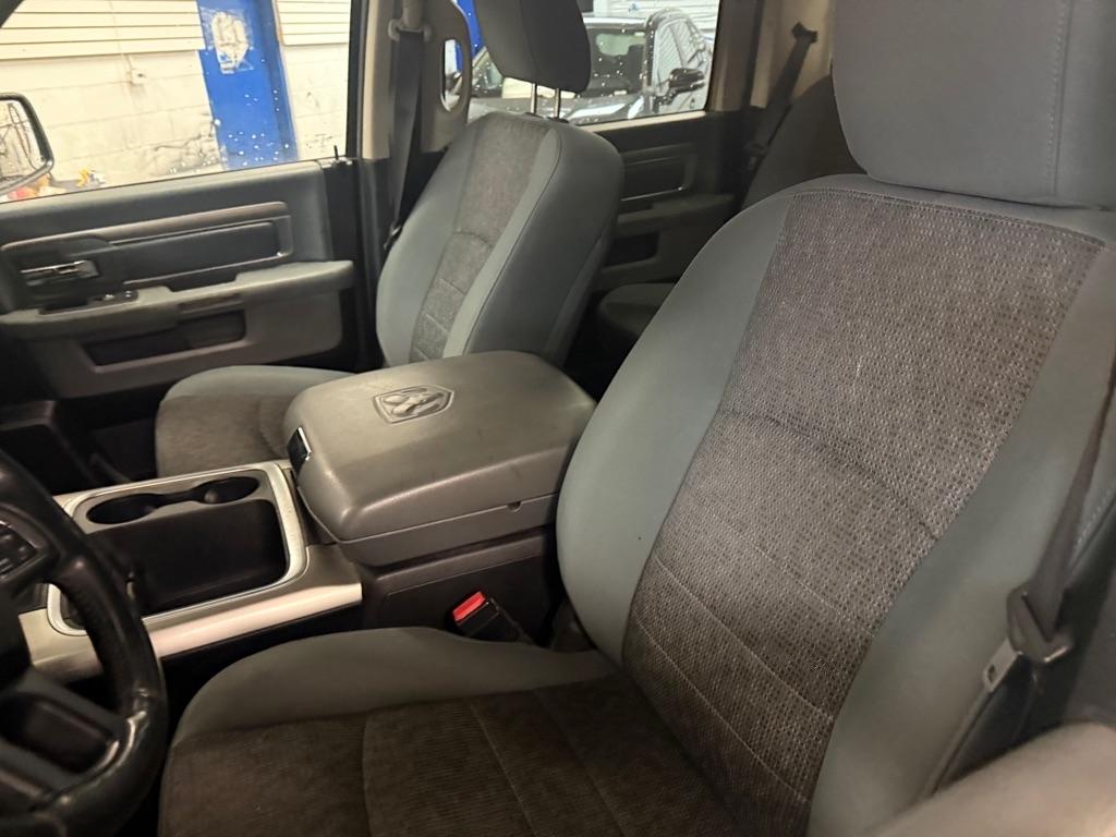 RAM 1500 SLT Crew Cab SWB 4WD 2016