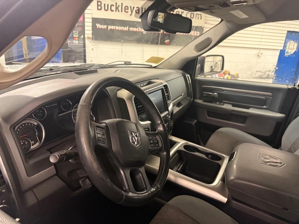 RAM 1500 SLT Crew Cab SWB 4WD 2016