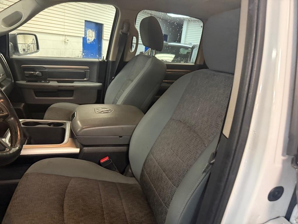 RAM 1500 SLT Crew Cab SWB 4WD 2016