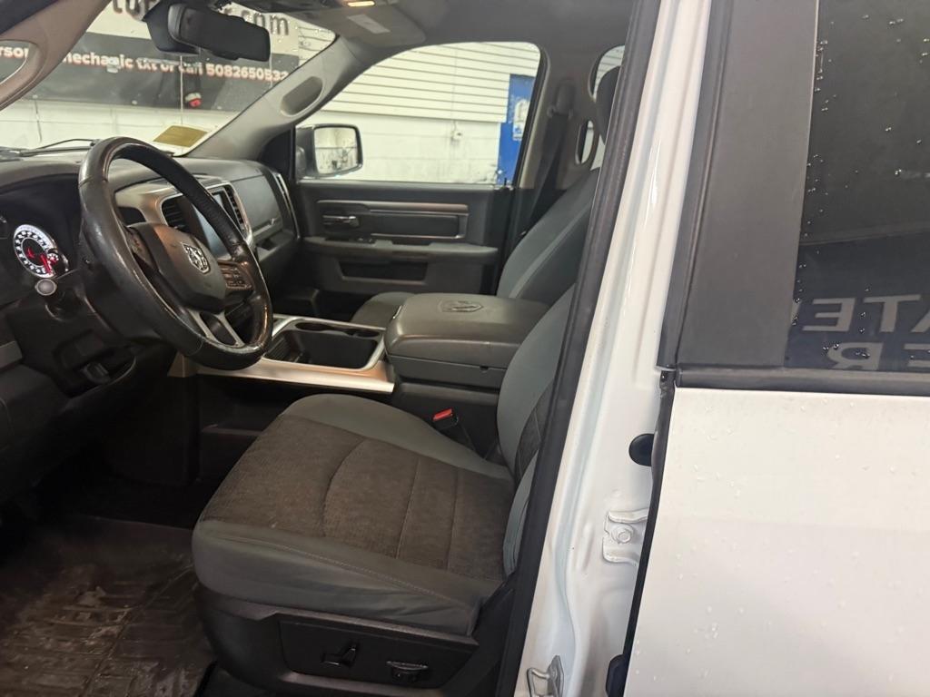 RAM 1500 SLT Crew Cab SWB 4WD 2016