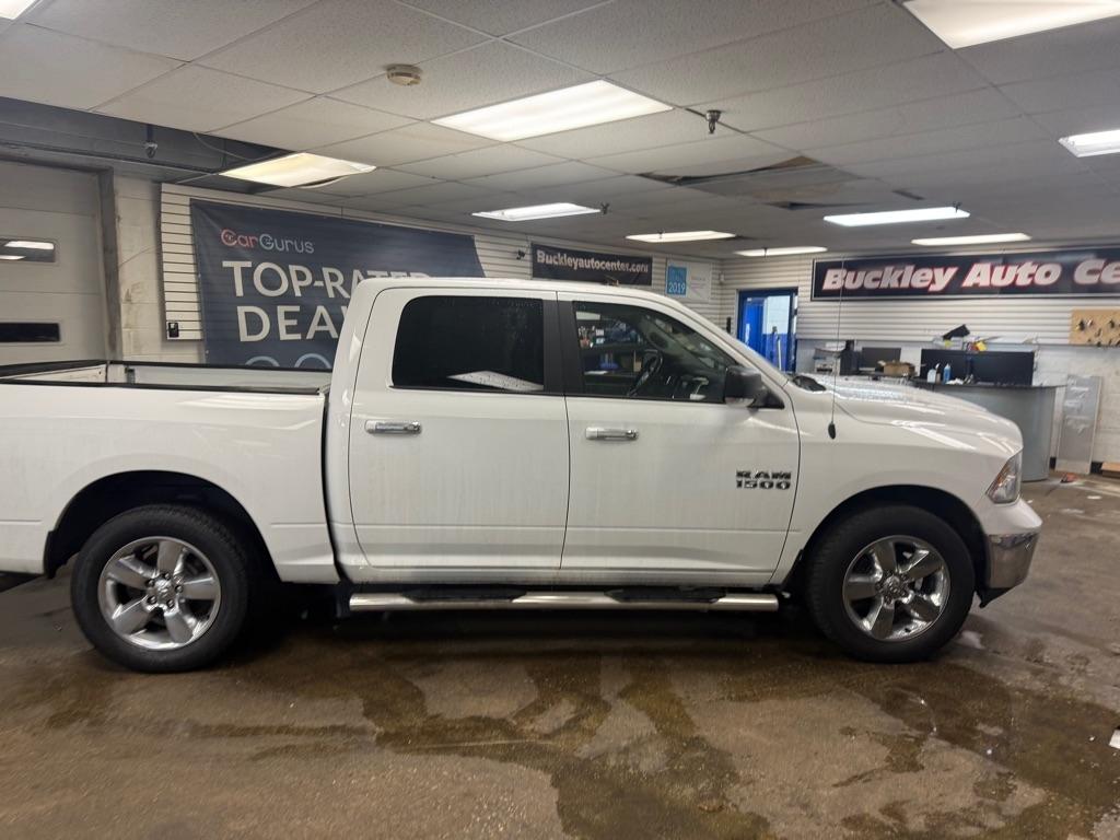 RAM 1500 SLT Crew Cab SWB 4WD 2016