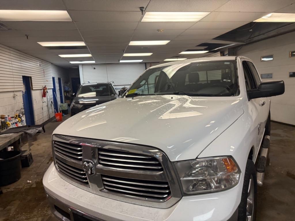 RAM 1500 SLT Crew Cab SWB 4WD 2016