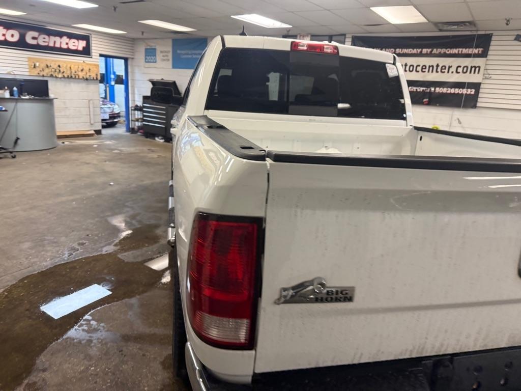 RAM 1500 SLT Crew Cab SWB 4WD 2016