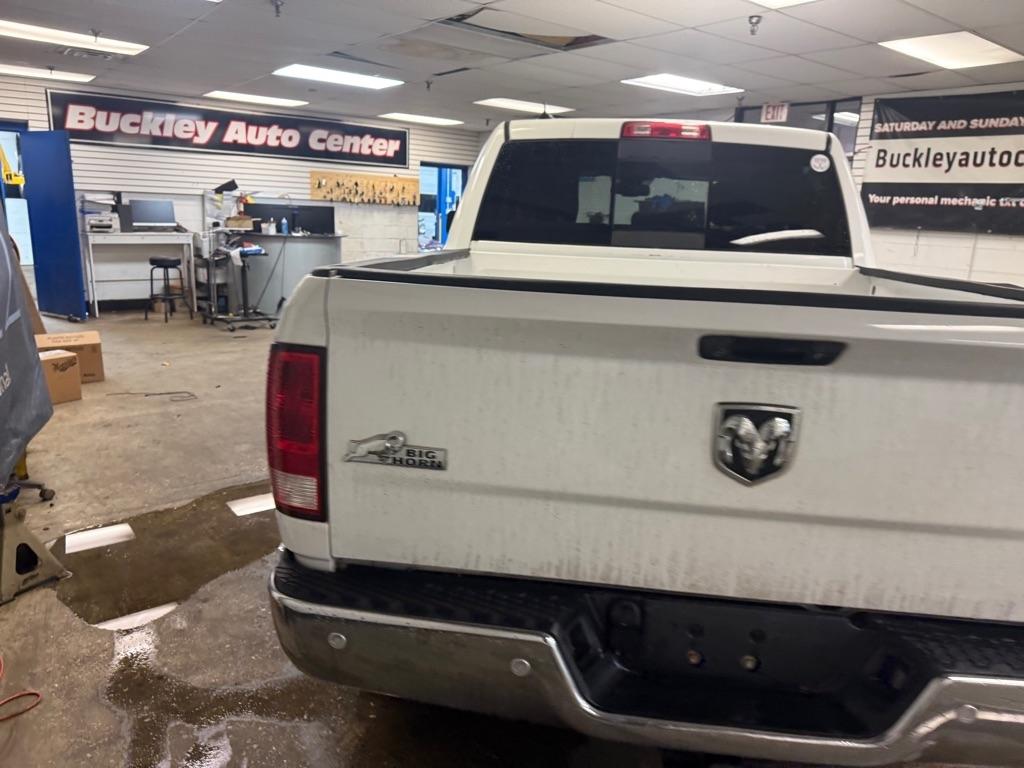 RAM 1500 SLT Crew Cab SWB 4WD 2016