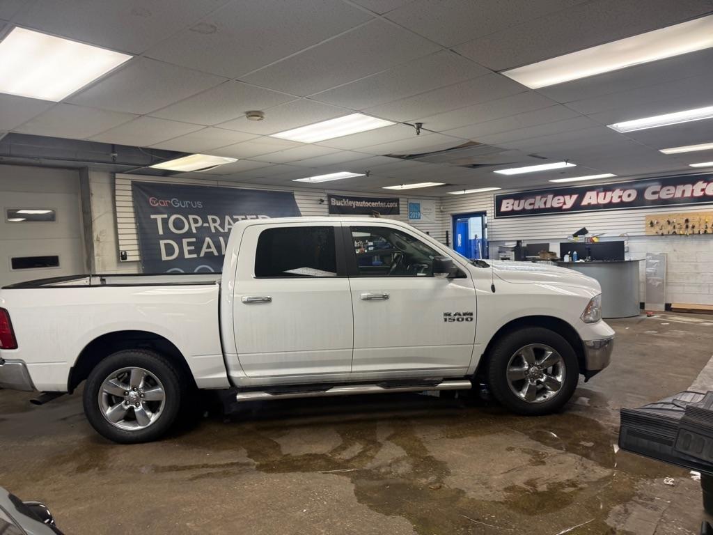 RAM 1500 SLT Crew Cab SWB 4WD 2016
