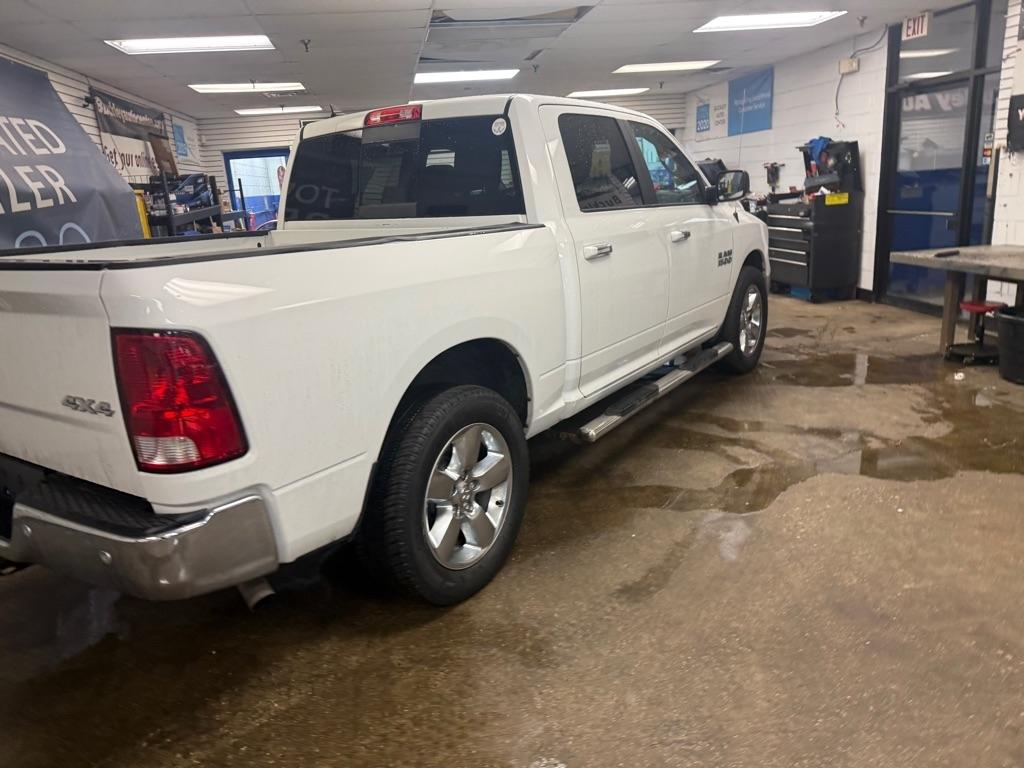 RAM 1500 SLT Crew Cab SWB 4WD 2016