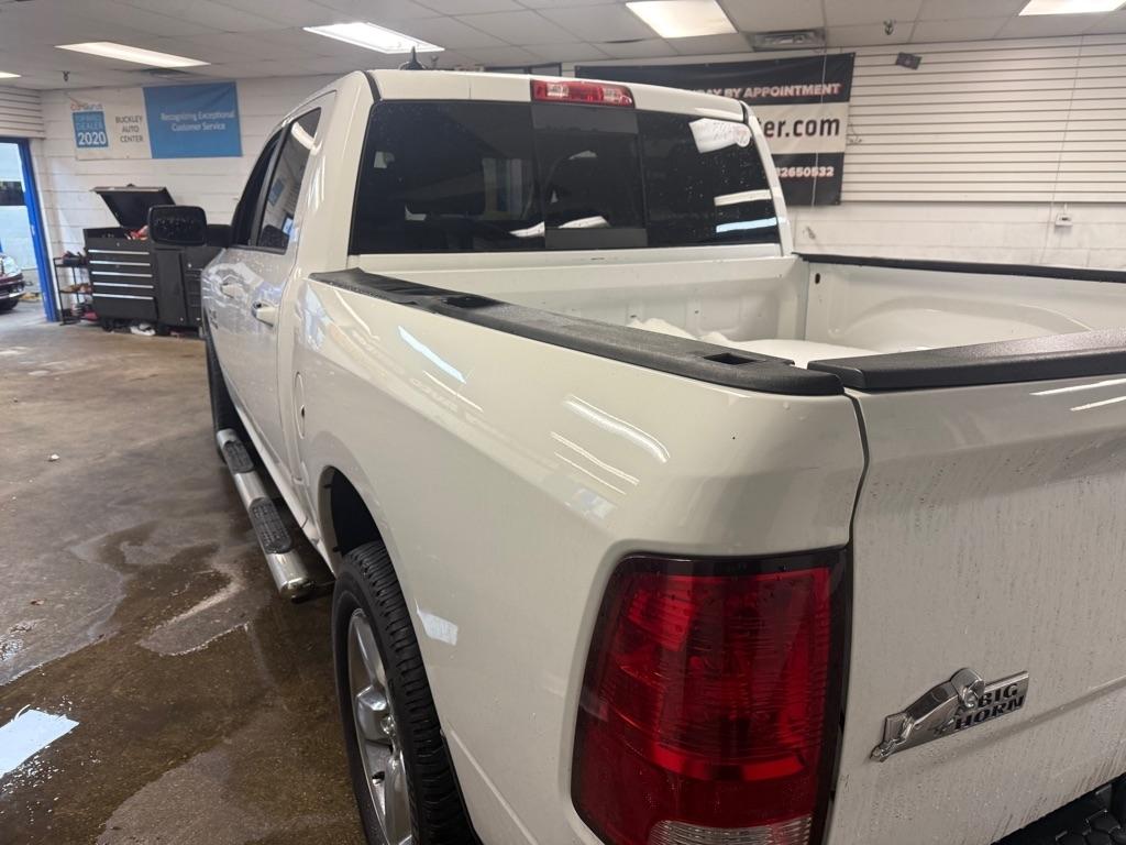 RAM 1500 SLT Crew Cab SWB 4WD 2016