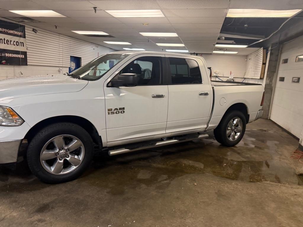 RAM 1500 SLT Crew Cab SWB 4WD 2016