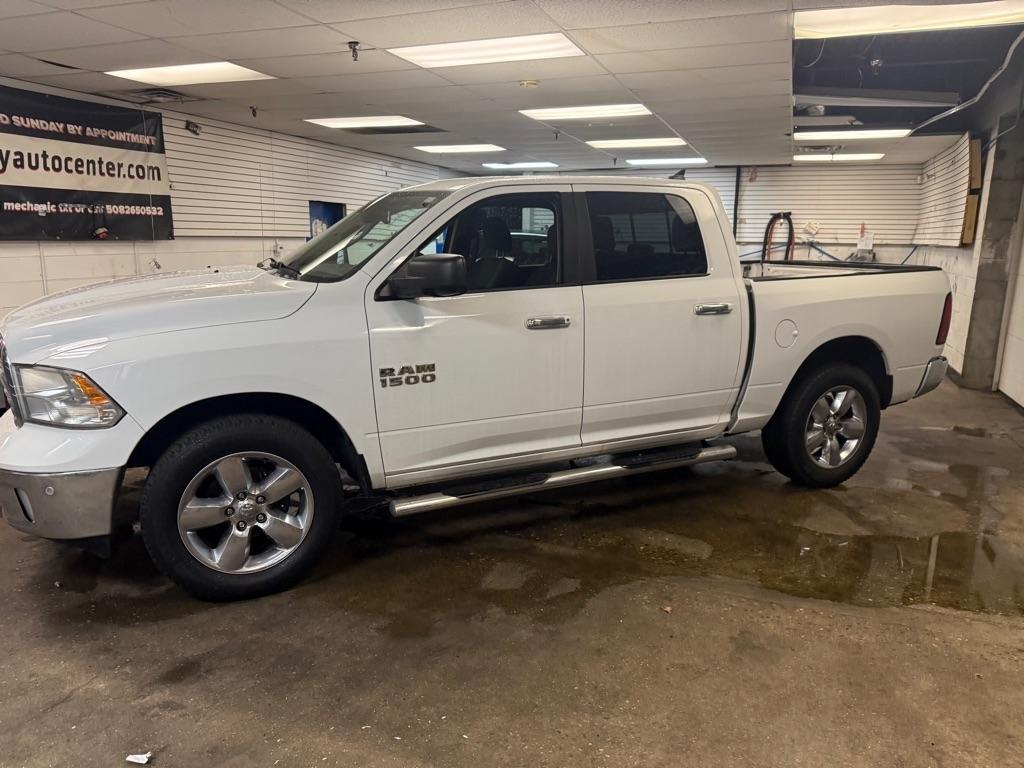 RAM 1500 SLT Crew Cab SWB 4WD 2016