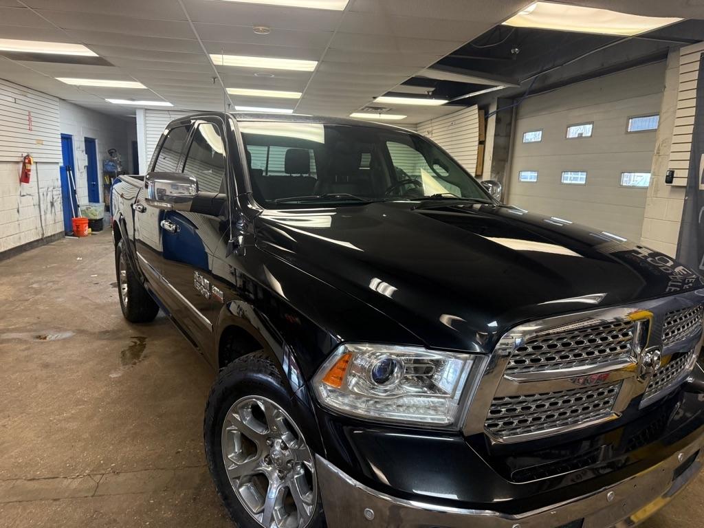 RAM 1500 Laramie Crew Cab SWB 4WD 2017