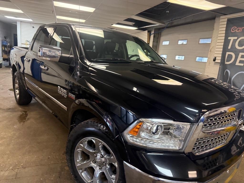 RAM 1500 Laramie Crew Cab SWB 4WD 2017