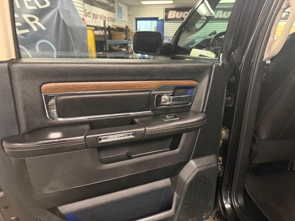 RAM 1500 Laramie Crew Cab SWB 4WD 2017