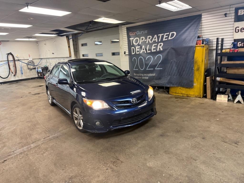 Toyota Corolla S 5-Speed MT 2013