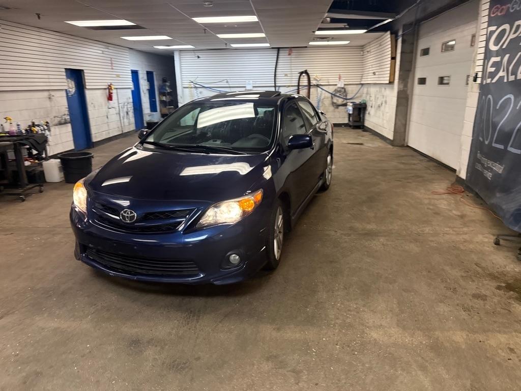 Toyota Corolla S 5-Speed MT 2013