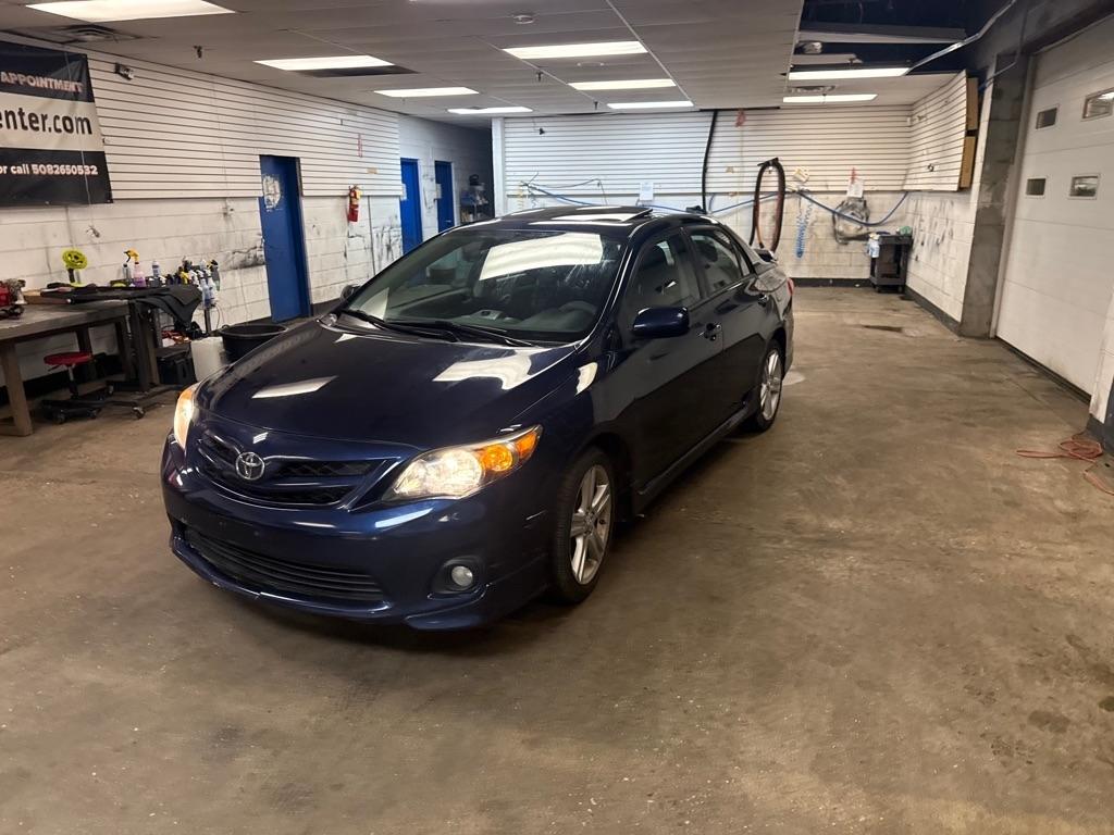 Toyota Corolla S 5-Speed MT 2013