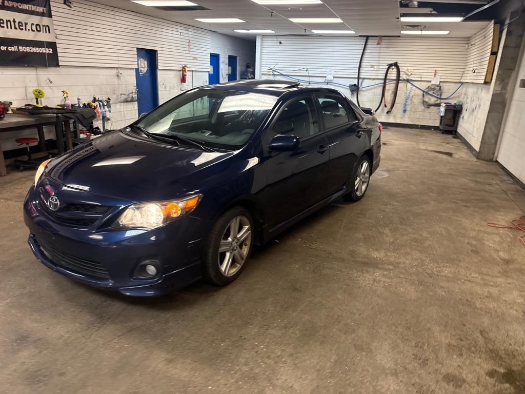 Toyota Corolla S 5-Speed MT 2013