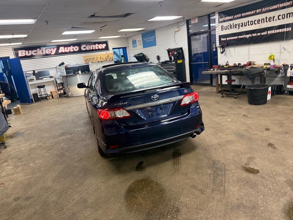 Toyota Corolla S 5-Speed MT 2013