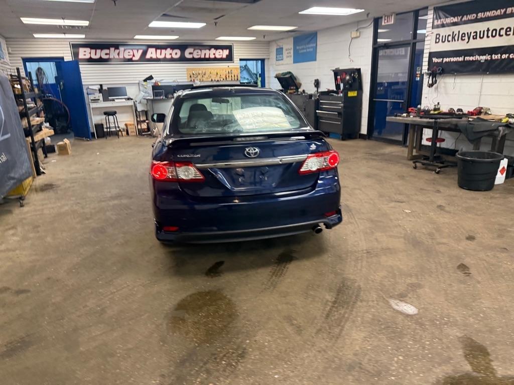 Toyota Corolla S 5-Speed MT 2013