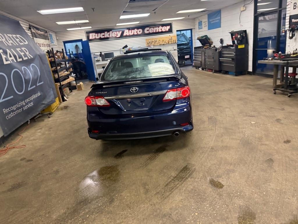 Toyota Corolla S 5-Speed MT 2013