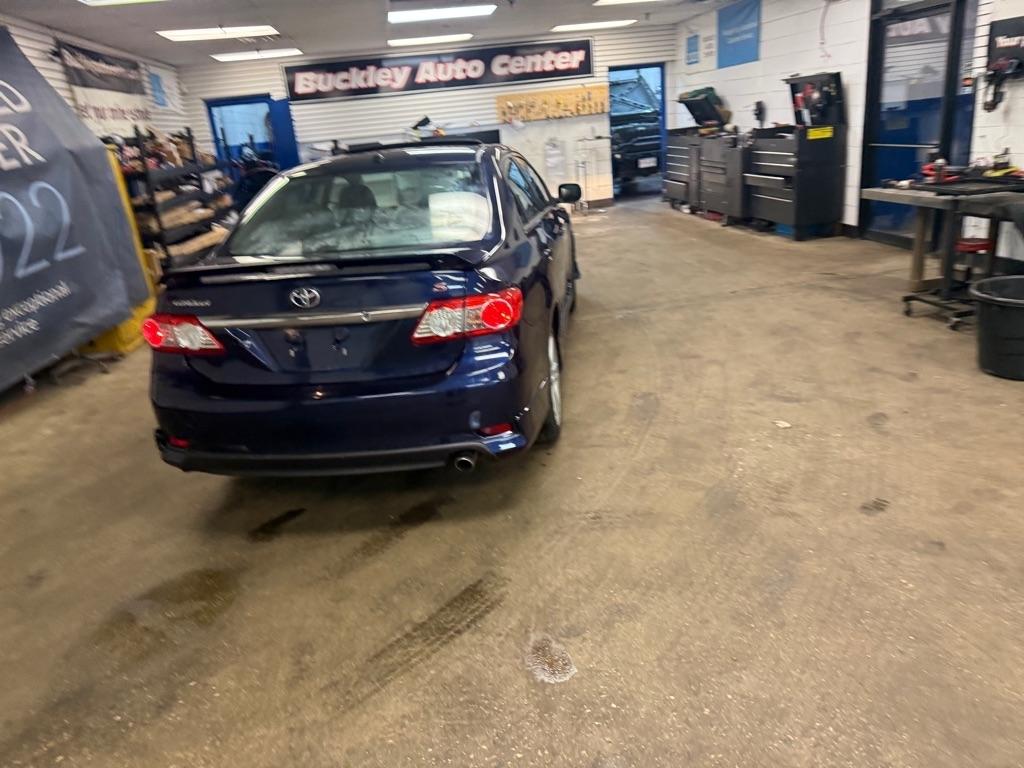 Toyota Corolla S 5-Speed MT 2013