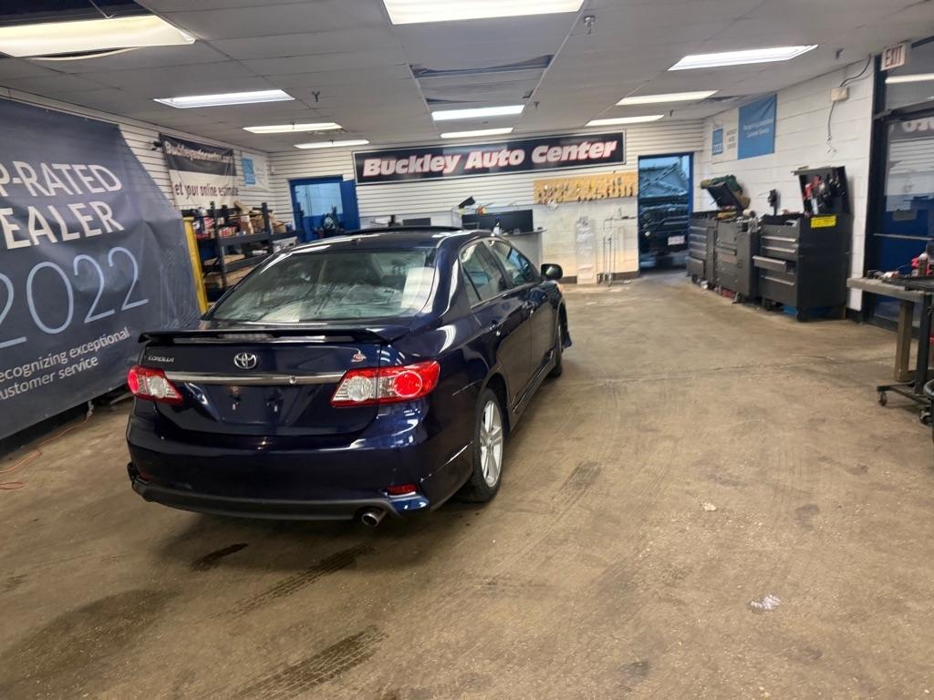 Toyota Corolla S 5-Speed MT 2013