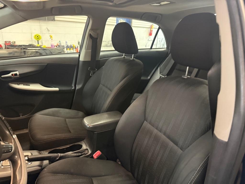 Toyota Corolla S 5-Speed MT 2013